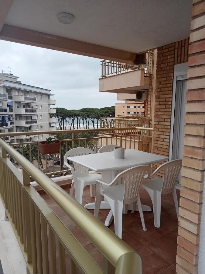 Seafront Apartment Pineda Beach لا بينيذا المظهر الخارجي الصورة
